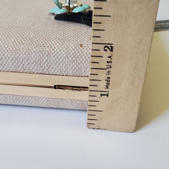 Sondra Roberts Hard Shell Clutch Purse 3D Flowers Chain Strap Clasp Closure NEW - Picture 14 of 16